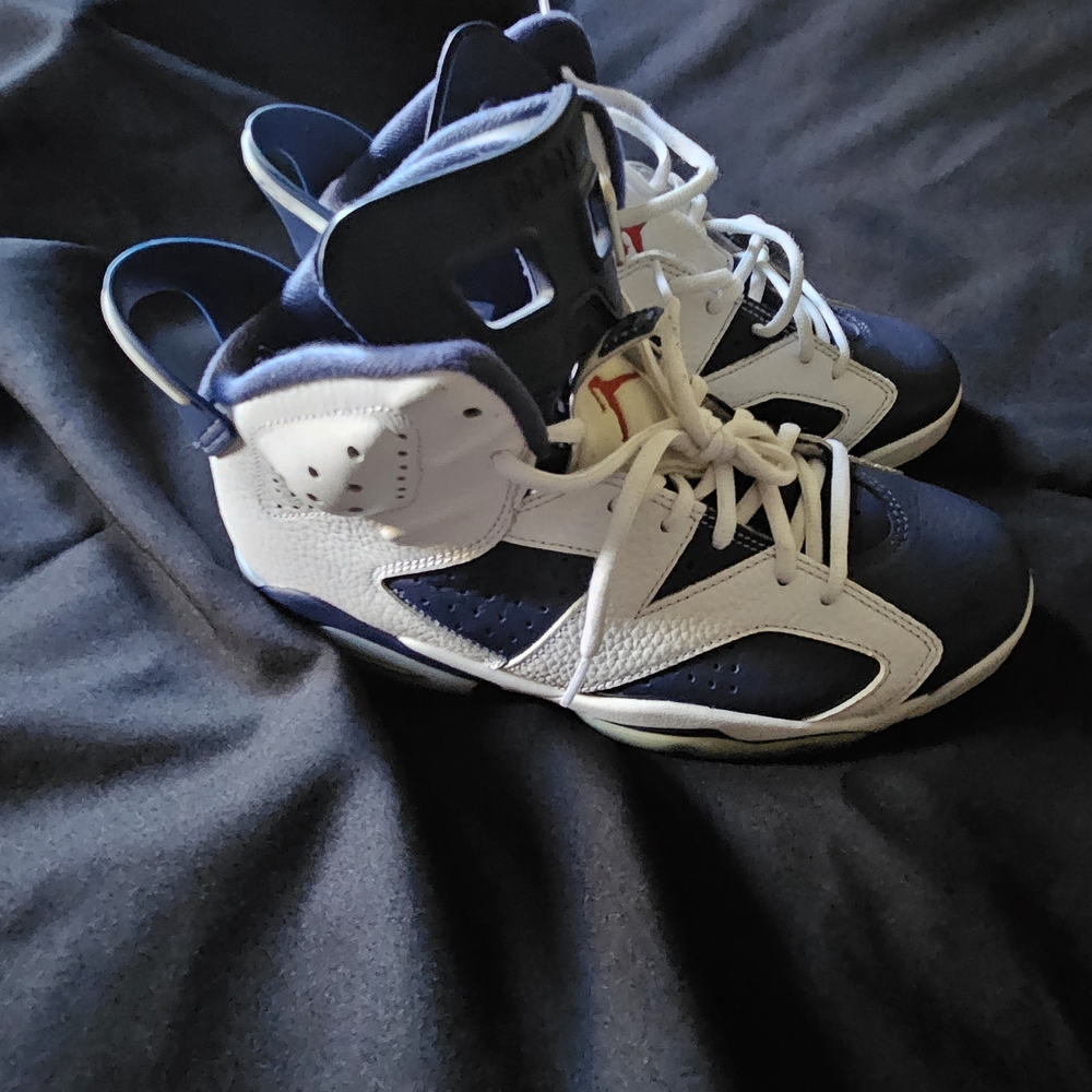 Jordan Olympic 8 - Navy and White Used GREAT Condition